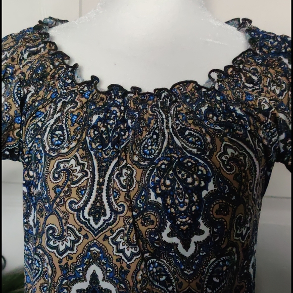 *💖 Summer dress with a great neck line hem - Picture 2 of 6